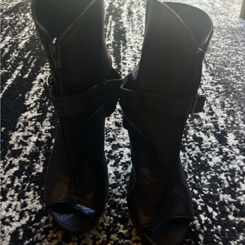 Elegant Black Women's Boots
